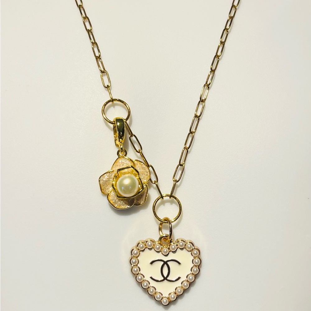 Elegant Gold Necklace with Pearl Flower and Heart Charm